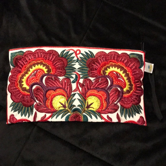**NEW** Embroidered Wristlet Purse 🧡Maroon🧡 - Picture 1 of 4
